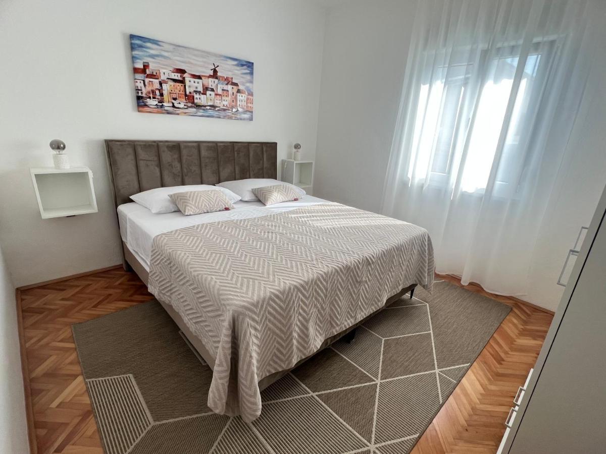 Apartments Javorska Каштела Экстерьер фото