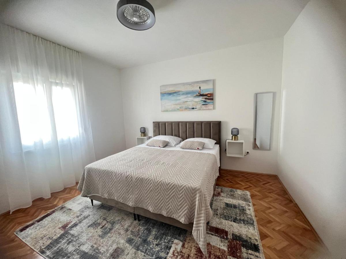Apartments Javorska Каштела Экстерьер фото