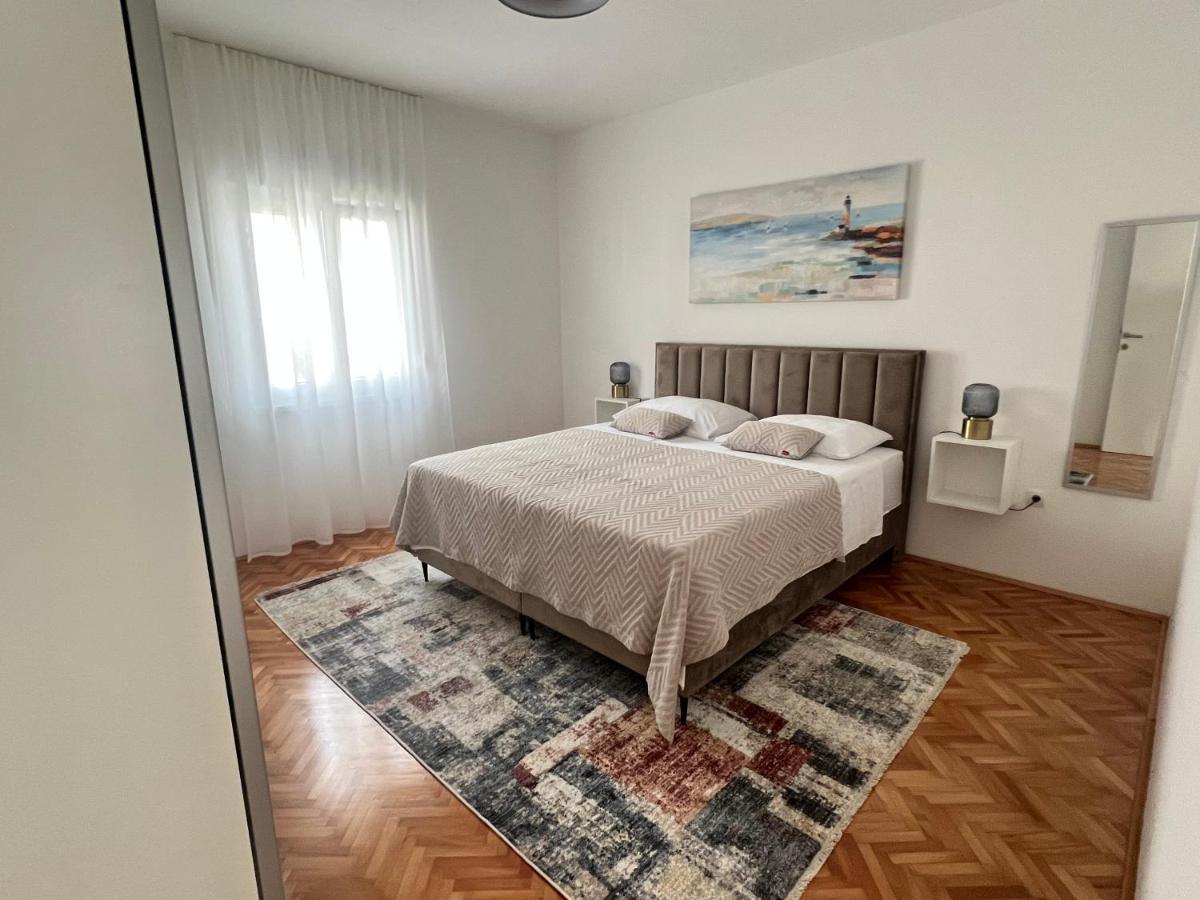Apartments Javorska Каштела Экстерьер фото
